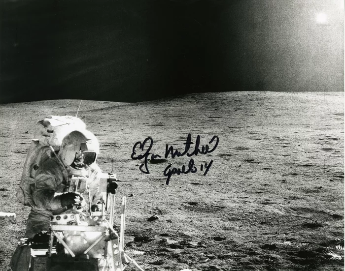 Edgar Mitchell autograph
