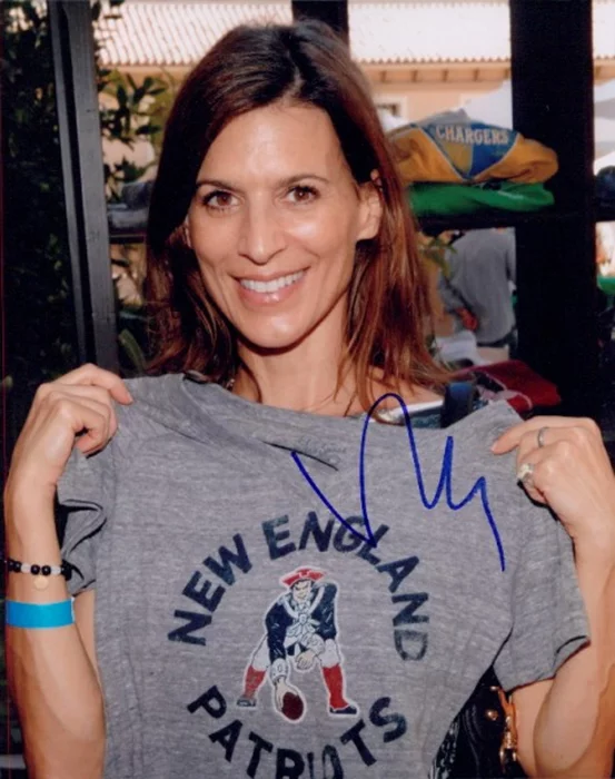 Perrey Reeves autograph