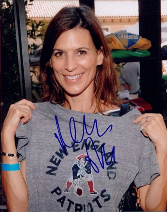 Perrey Reeves autograph