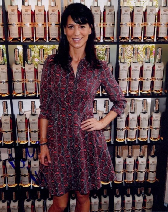 Perrey Reeves autograph