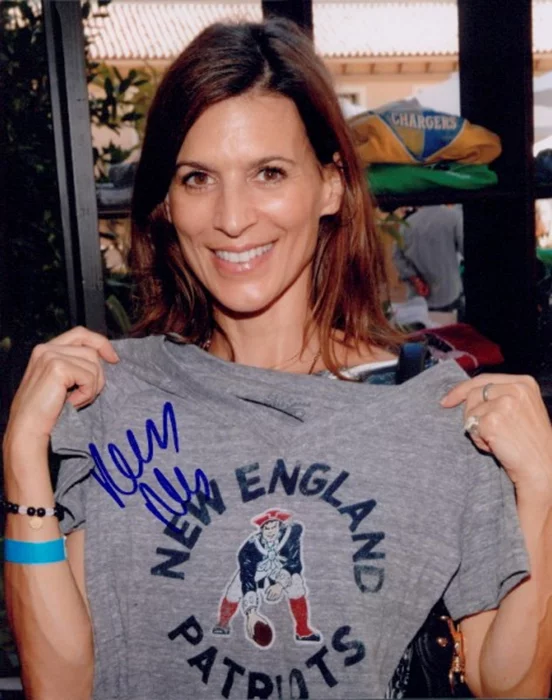 Perrey Reeves autograph