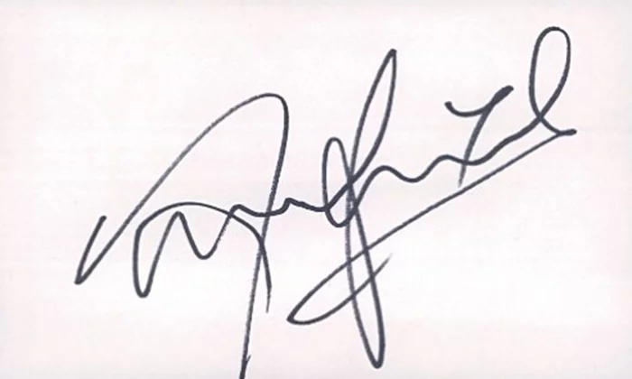 Anna Friel autograph