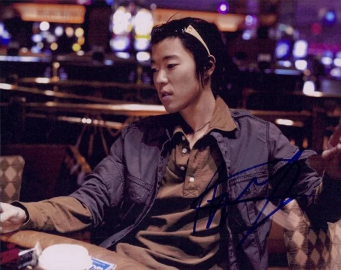 Aaron Yoo autograph