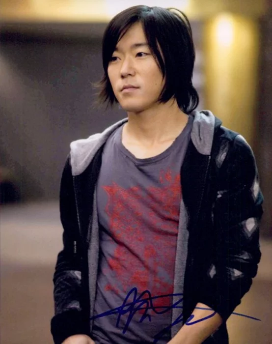 Aaron Yoo autograph