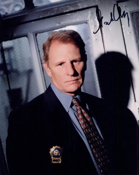 Gordon Clapp autograph