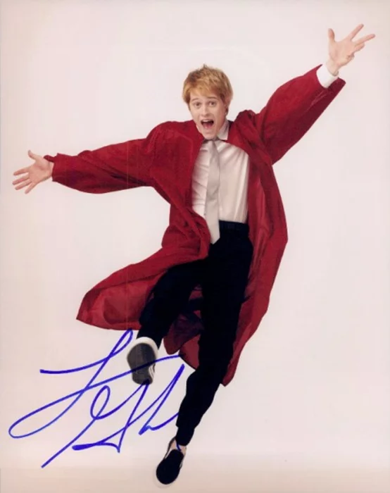 Lucas Grabeel autograph