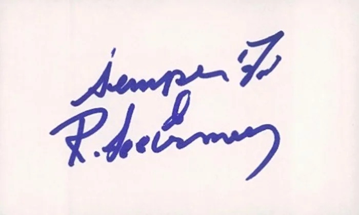 R. Lee Ermey autograph