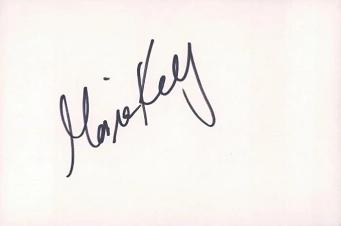 Moira Kelly autograph