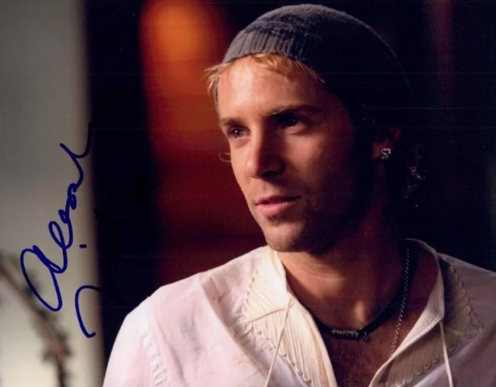 Alessandro Nivola autograph