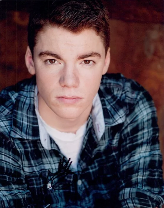 Gabriel Basso autograph
