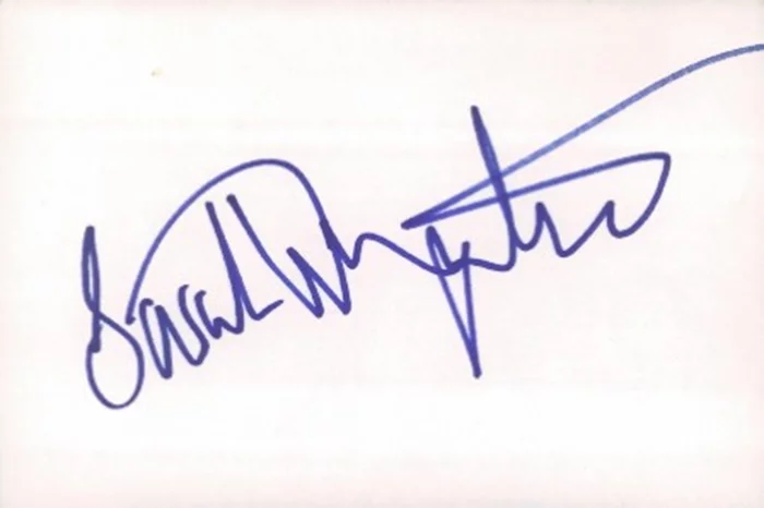 Sarah Wynter autograph