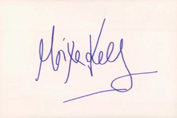 Moira Kelly autograph