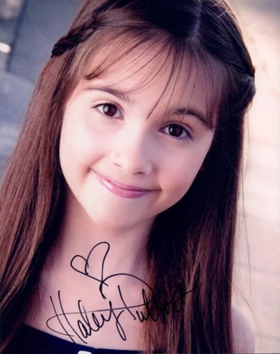 Haley Pullos autograph