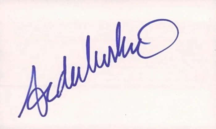 Aida Turturro autograph