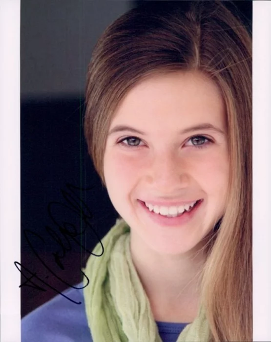 Caroline Sunshine autograph