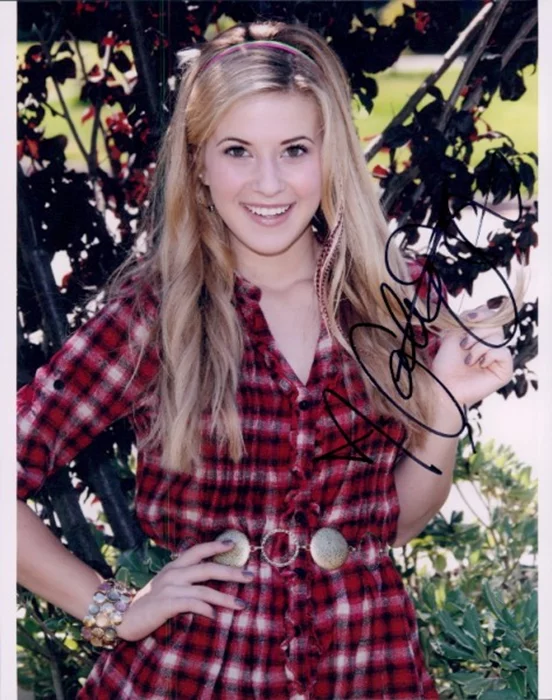 Caroline Sunshine autograph