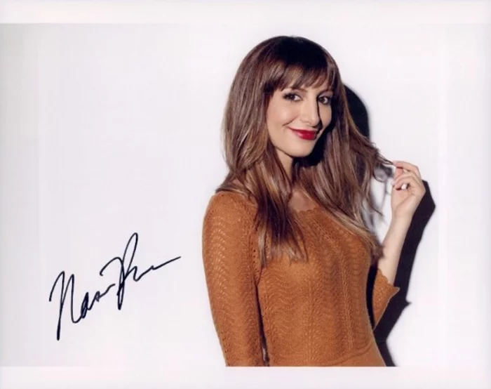 Nasim Pedrad autograph