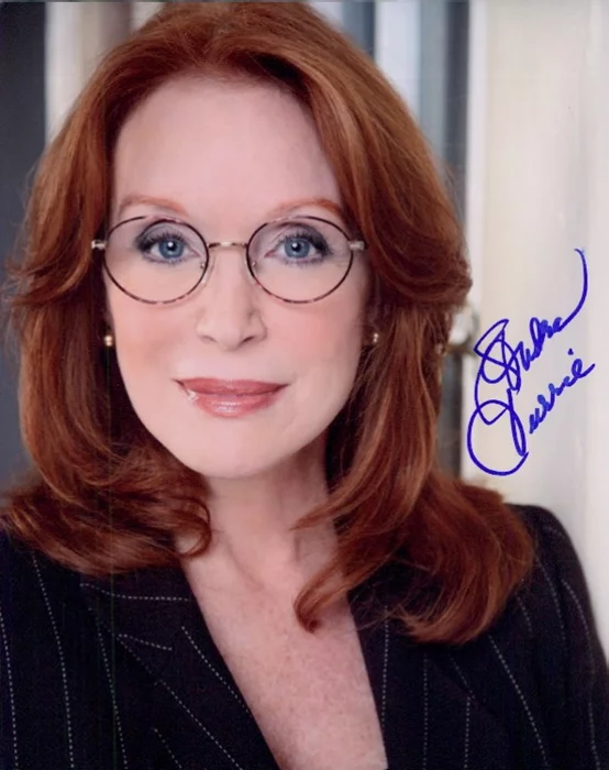 Sondra Currie autograph