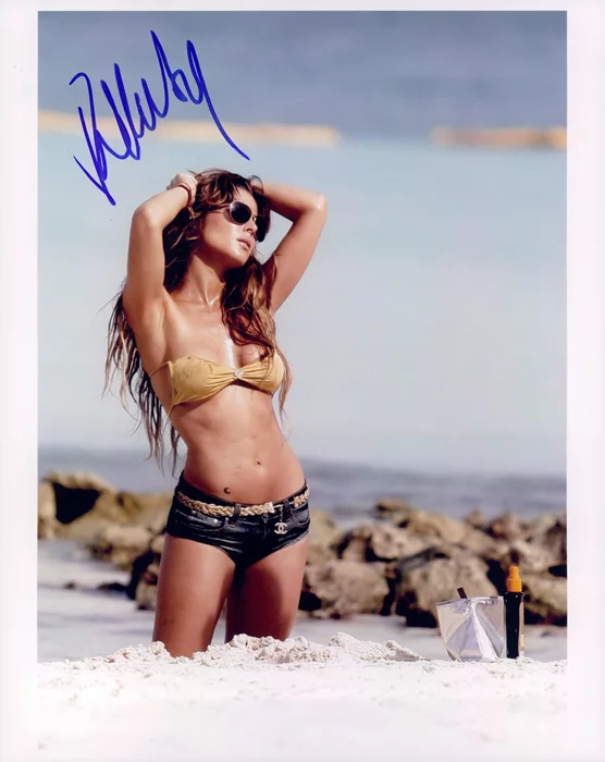 Elsa Pataky autograph