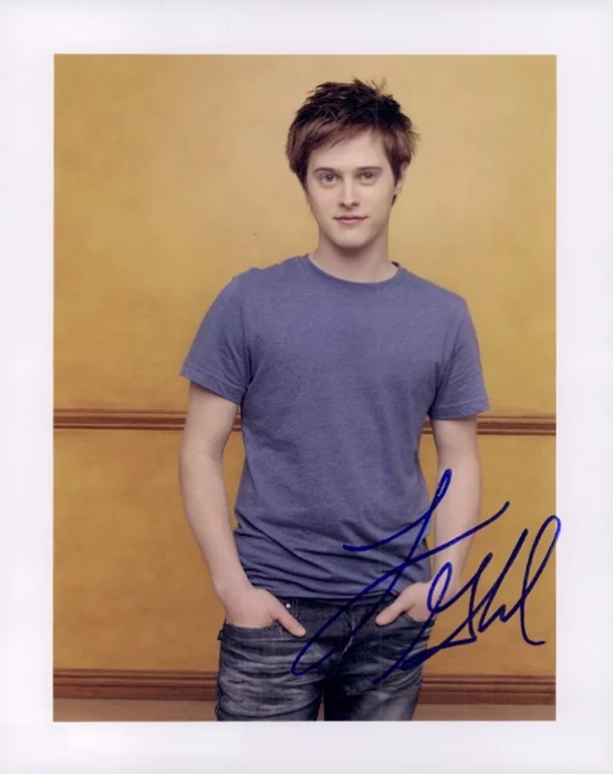 Lucas Grabeel autograph