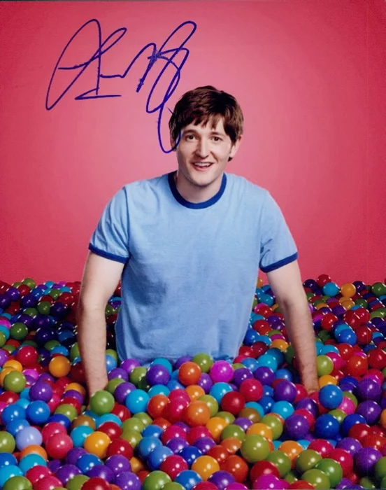 Lucas Neff autograph