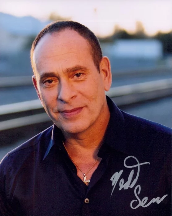 Nestor Serrano autograph
