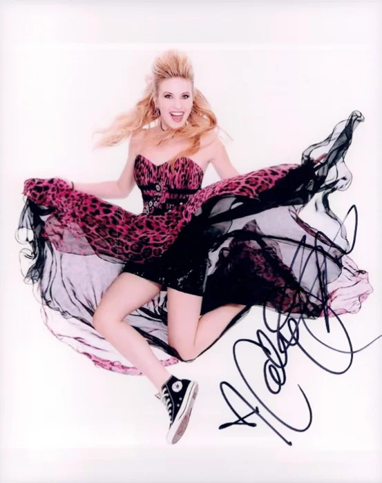 Caroline Sunshine autograph