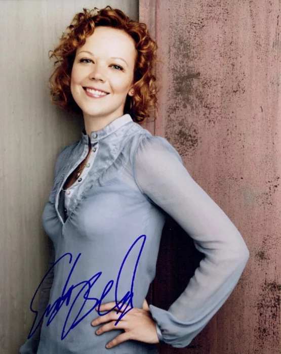 Emily Bergl autograph