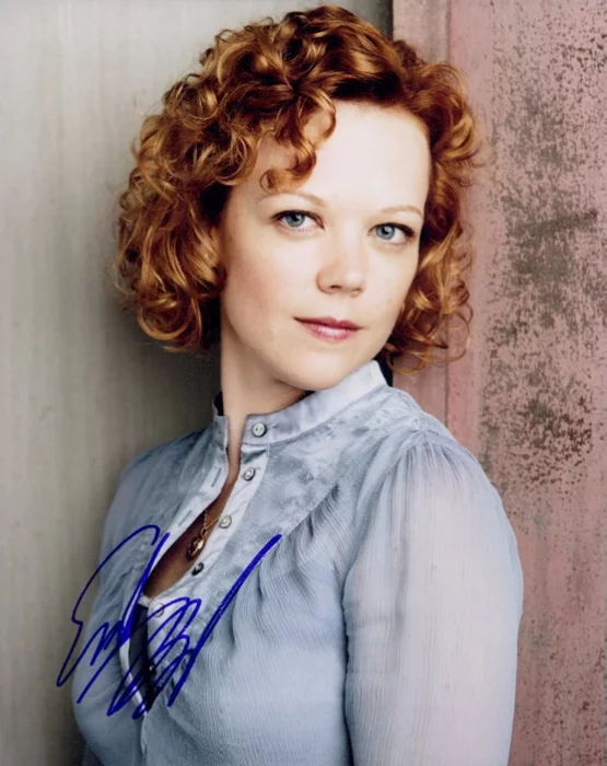 Emily Bergl autograph