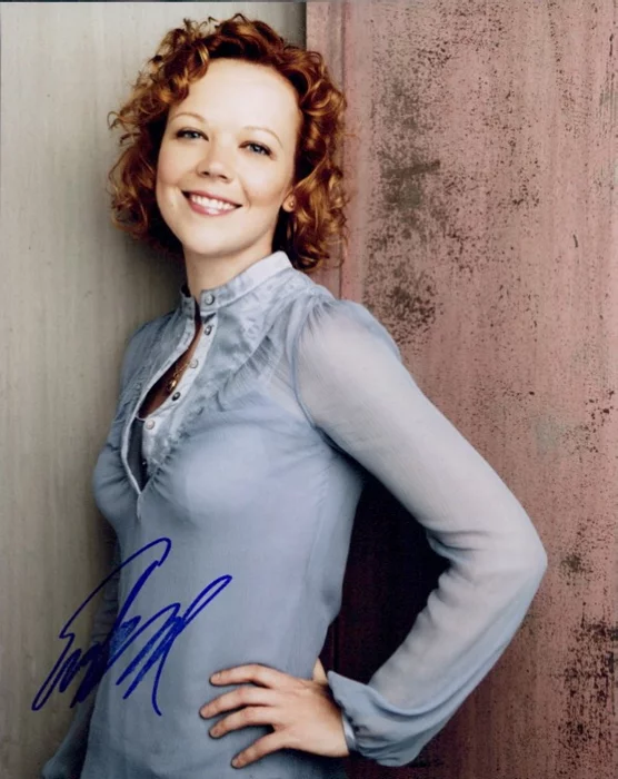 Emily Bergl autograph