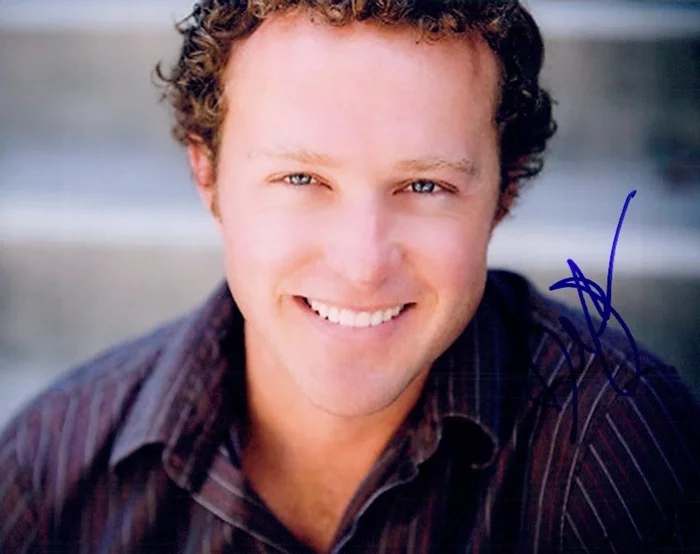 Devon Gummersal autograph