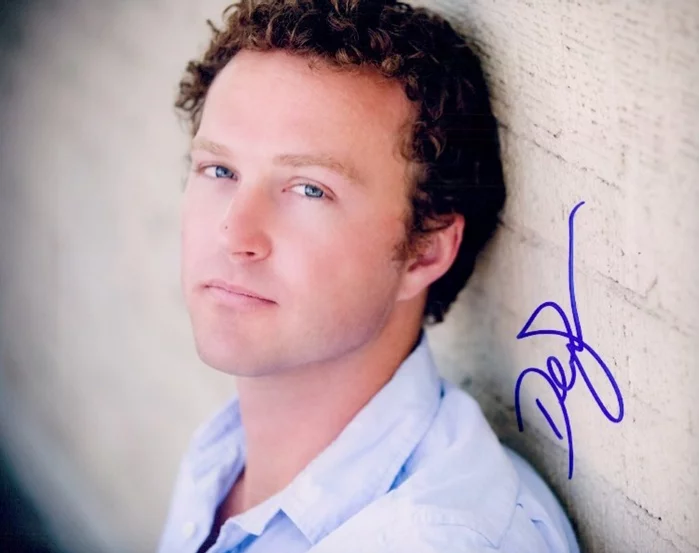 Devon Gummersal autograph