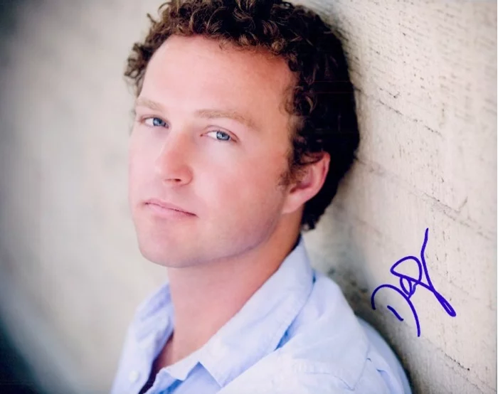 Devon Gummersal autograph