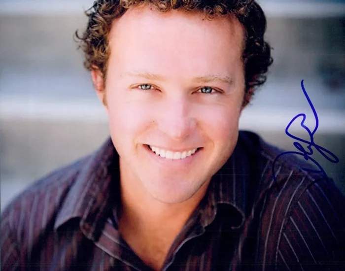 Devon Gummersal autograph
