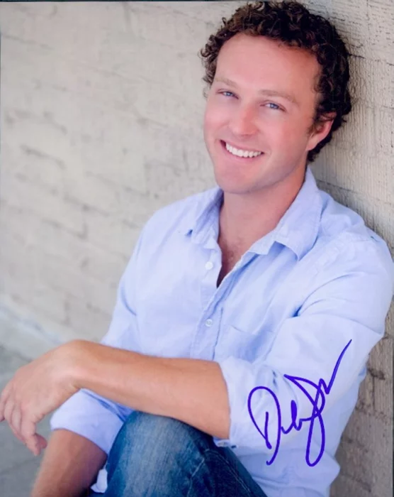 Devon Gummersal autograph