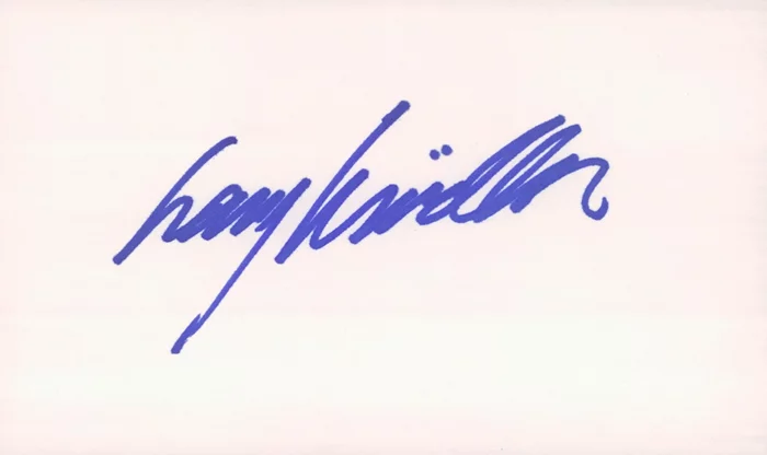 Larry Linville autograph