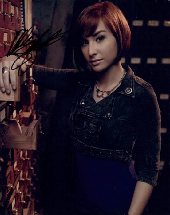 Allison Scagliotti autograph