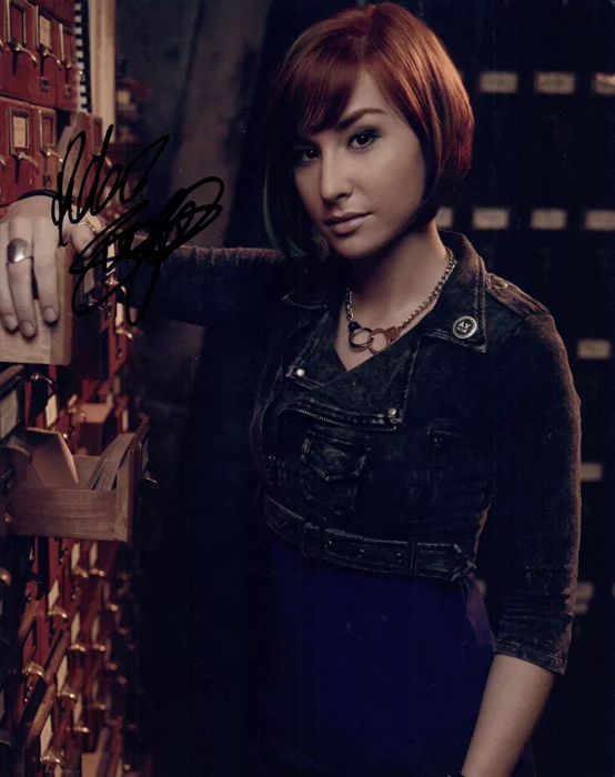 Allison Scagliotti autograph