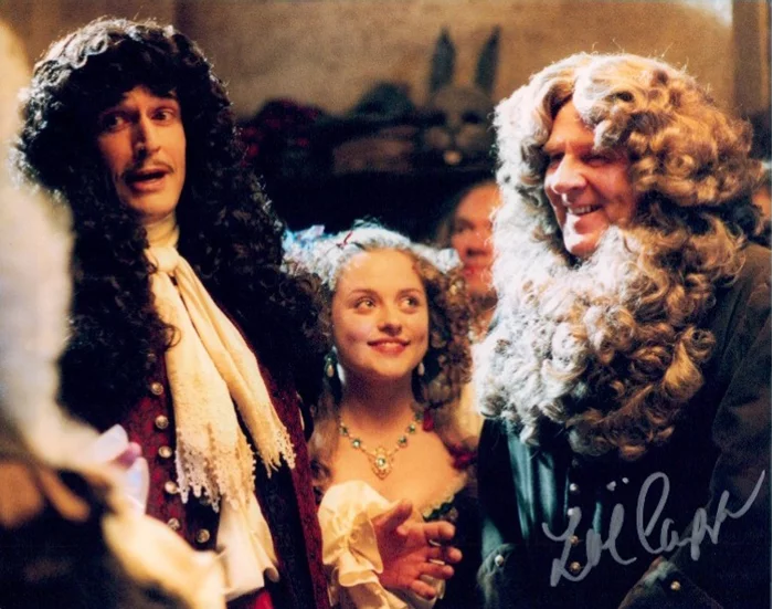 Zoe Tapper autograph