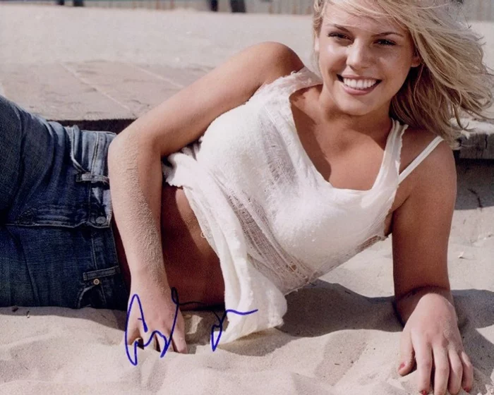 Agnes Bruckner autograph