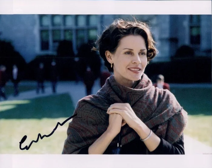 Embeth Davidtz autograph