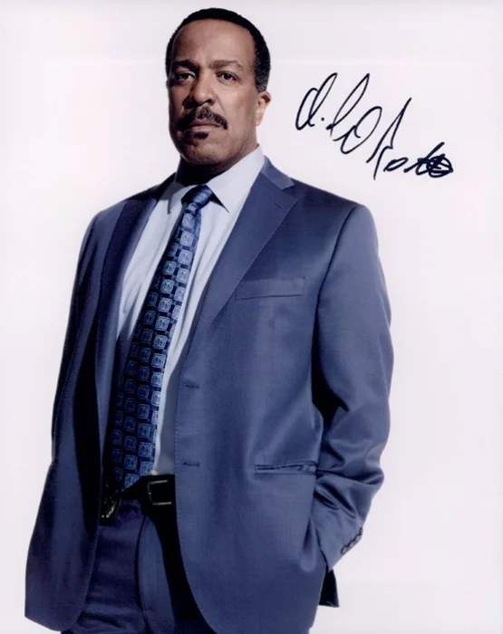 Robert Gossett autograph