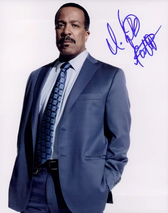 Robert Gossett autograph