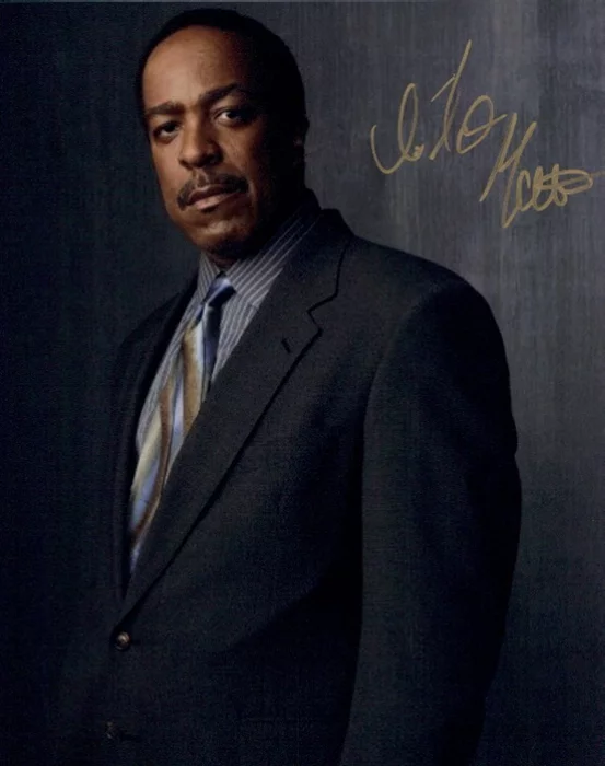 Robert Gossett autograph