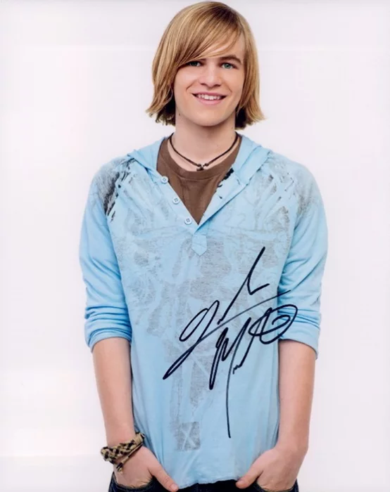 Graham Patrick Martin autograph