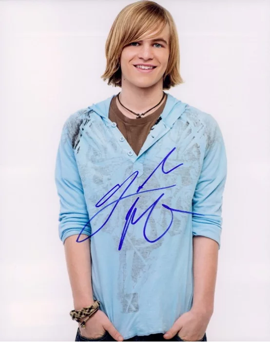 Graham Patrick Martin autograph