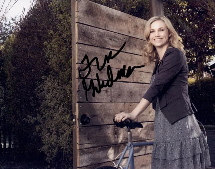 Fiona Gubelmann autograph