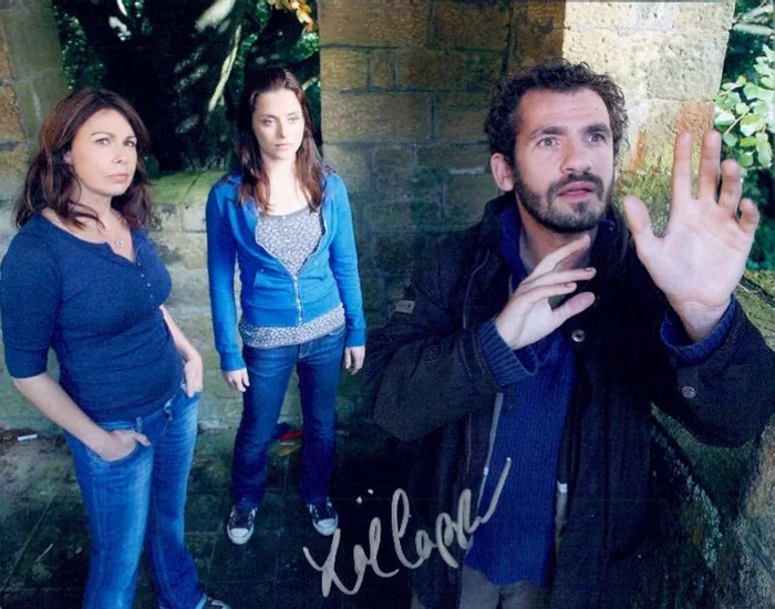 Zoe Tapper autograph