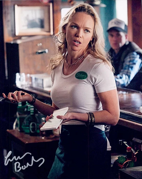 Lauren Bowles autograph