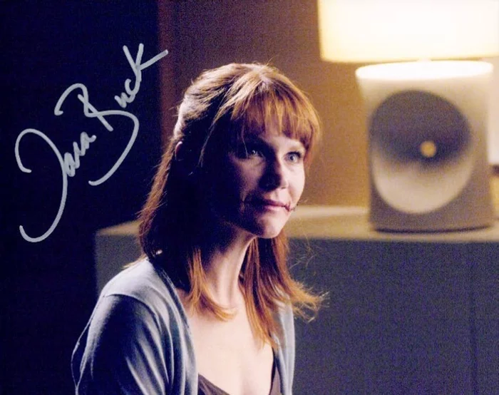 Tara  Buck autograph